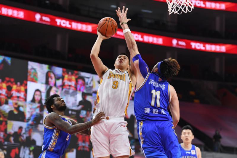 上海队再度激活了新的内线王牌，只要他能够将自己的巅峰竞技状态顺利延续下去，上海这