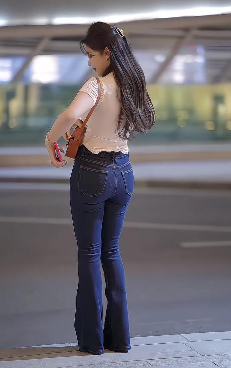 莫将心事反复磨，无谓思虑总成疴。行于当下少纠结，心自安然万事和。人这一生