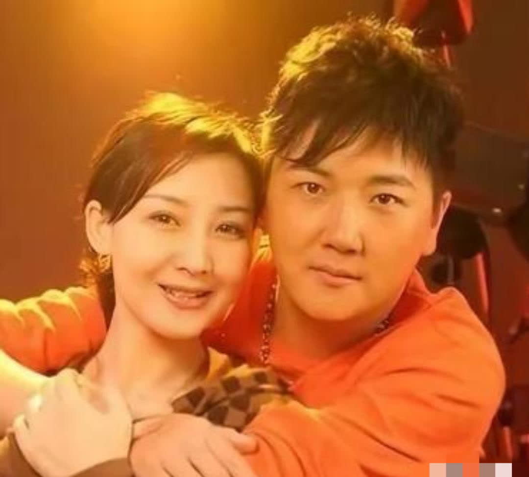 2009年，孙楠一门心思，就为了迎娶有过三次婚姻的潘蔚，坚决要和妻子买红妹离婚。