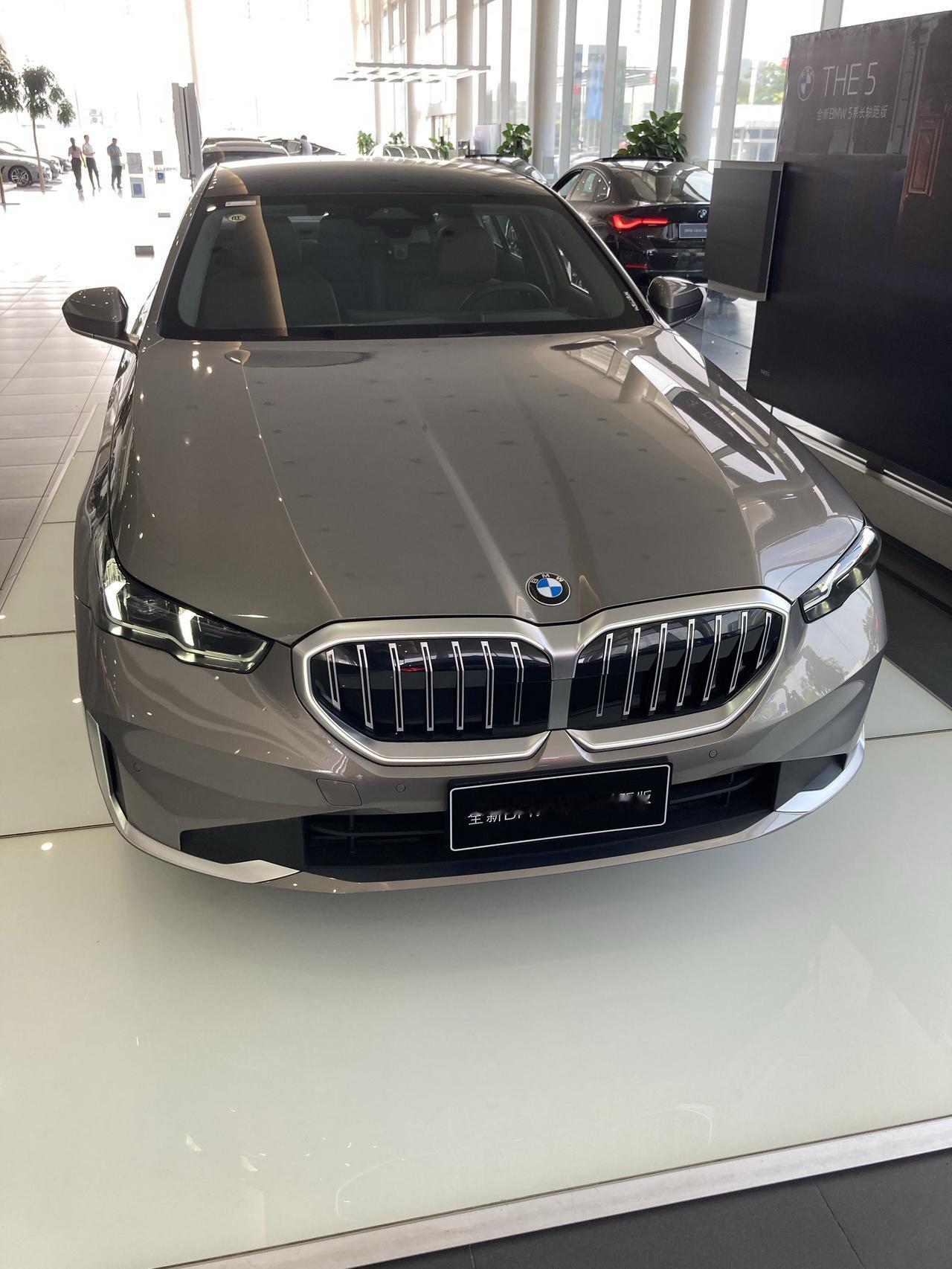 买辆宝马五系有那么难吗？其实我和你说，即使宝马5系降价到30万区间，依然有很多