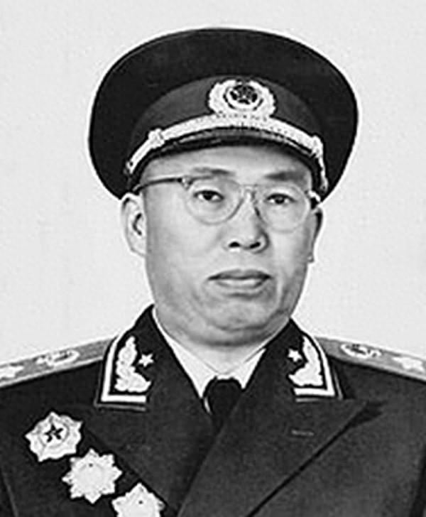 他曾带着重礼投奔红军，受到彭德怀亲自接见，55年授衔时却让罗荣桓感到为难192