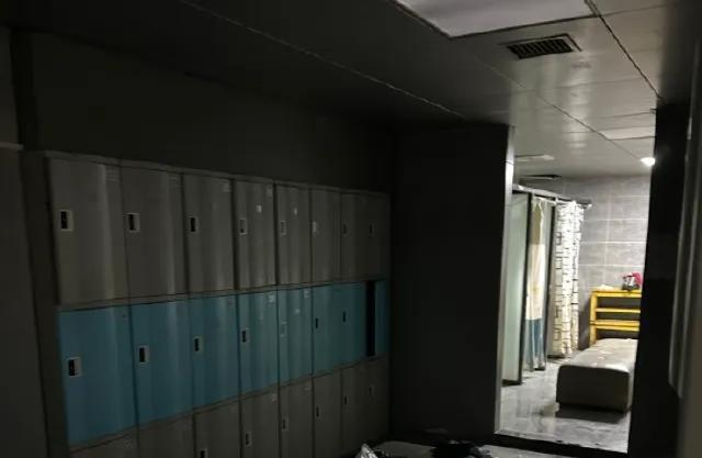 “太变态了！”7月3日报道，山东济宁，一名21岁的男子在健身房里遇到一位身材很好