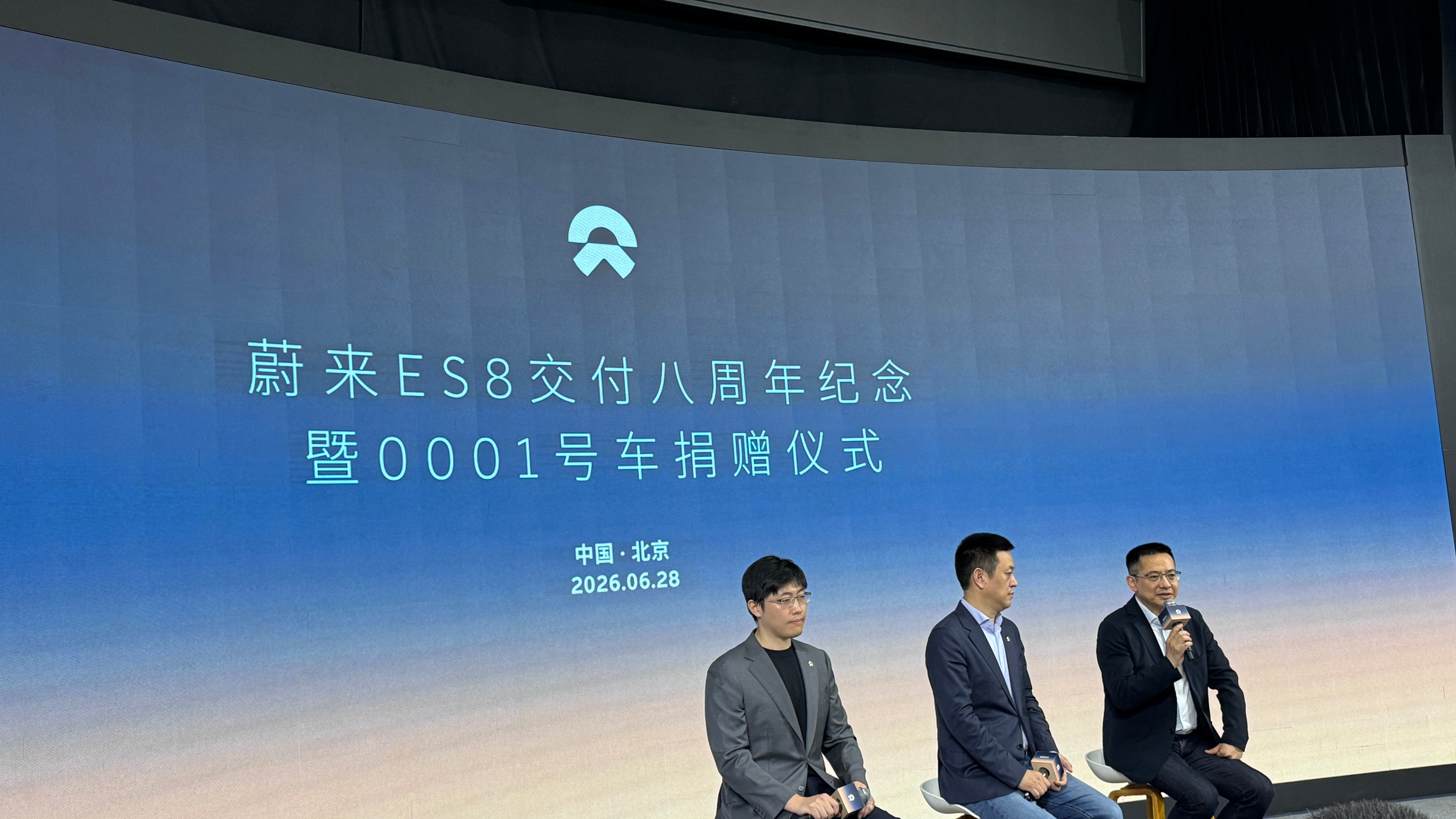 蔚来ES8大五座的推出，精准盯上了40万级一块被长期忽略的巨大蓝海。在40万价位