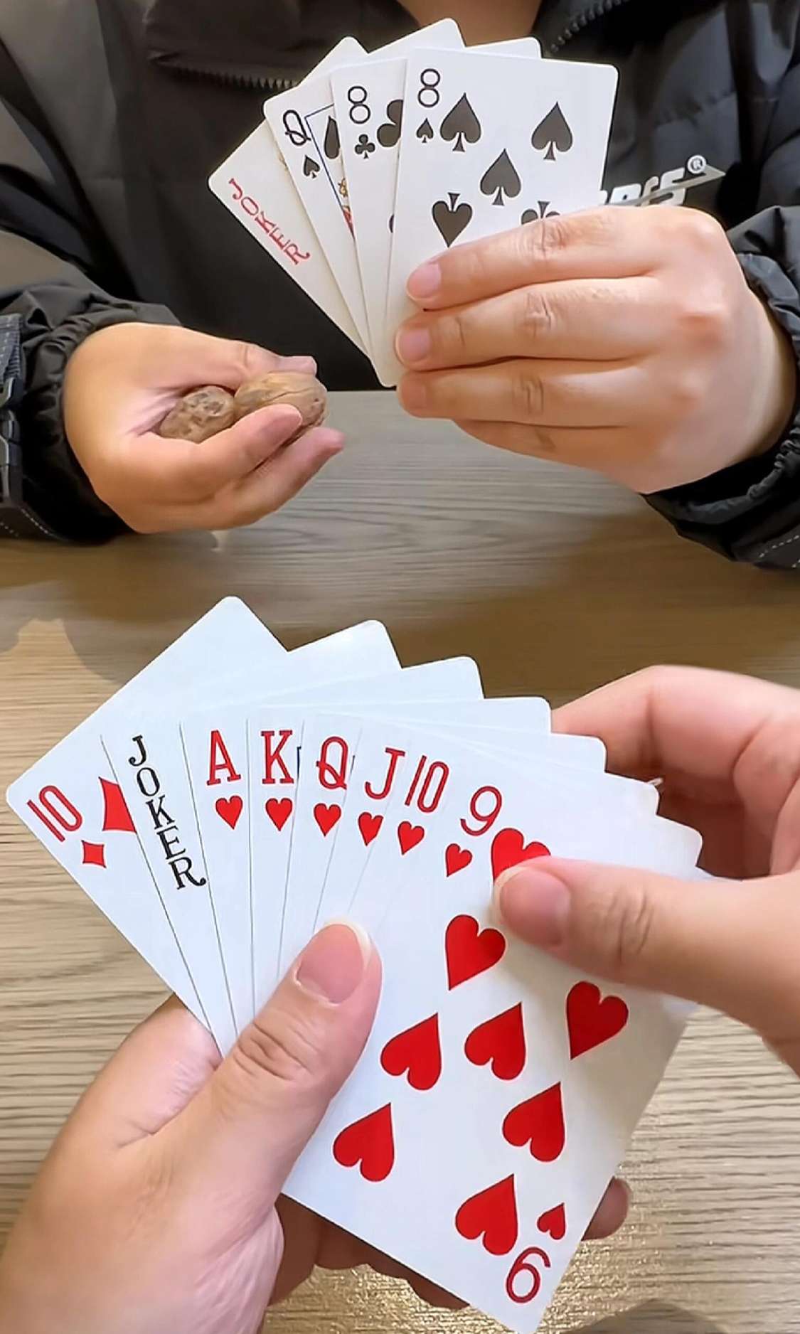 我先出，老登说我要是赢了，就把女儿介绍给我。
