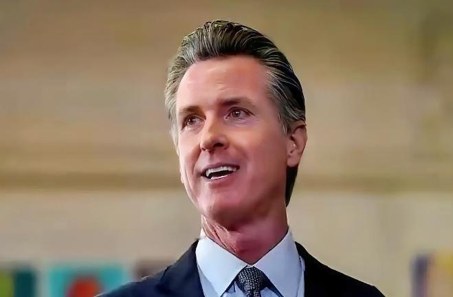 加州州长跑到北京，当着一堆美国记者的面，扔下一句话：“中国越成功，世界就越成功。