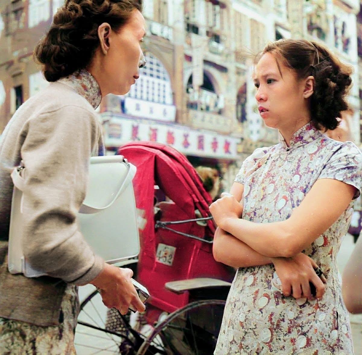 不看最后一张出现港警的照片，大家能看出这是1950年代的哪里不？编者表示分不清是