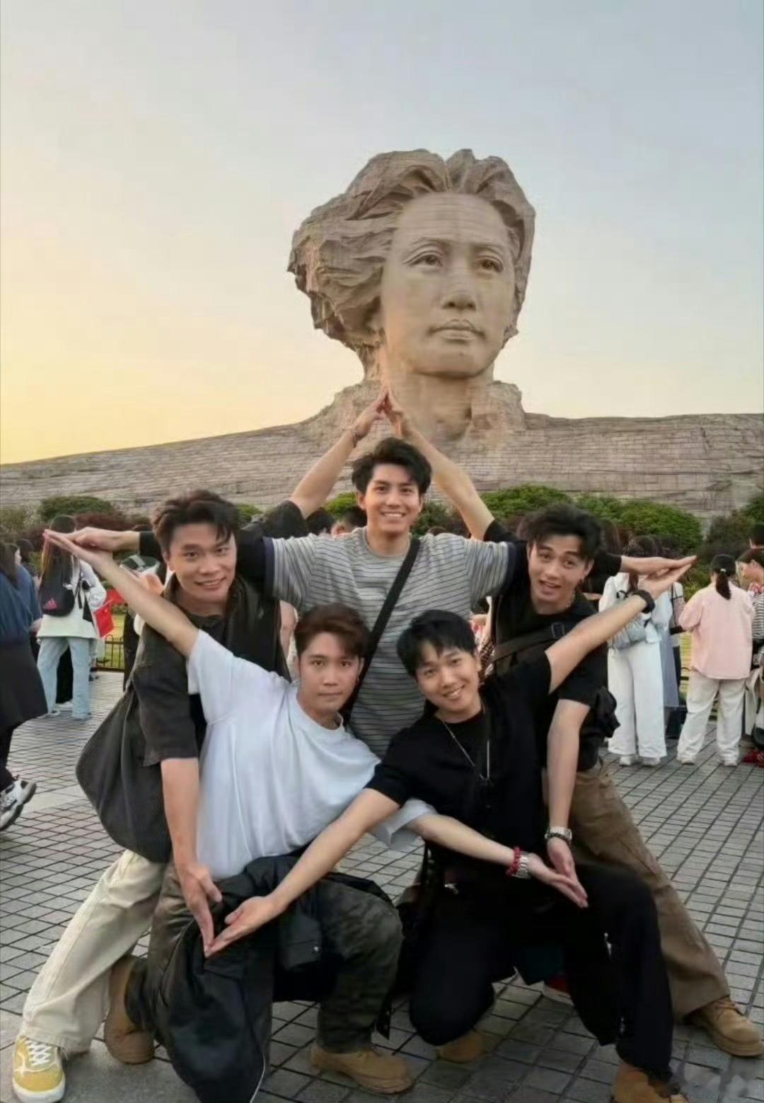 幸福的后人，欣慰的教员