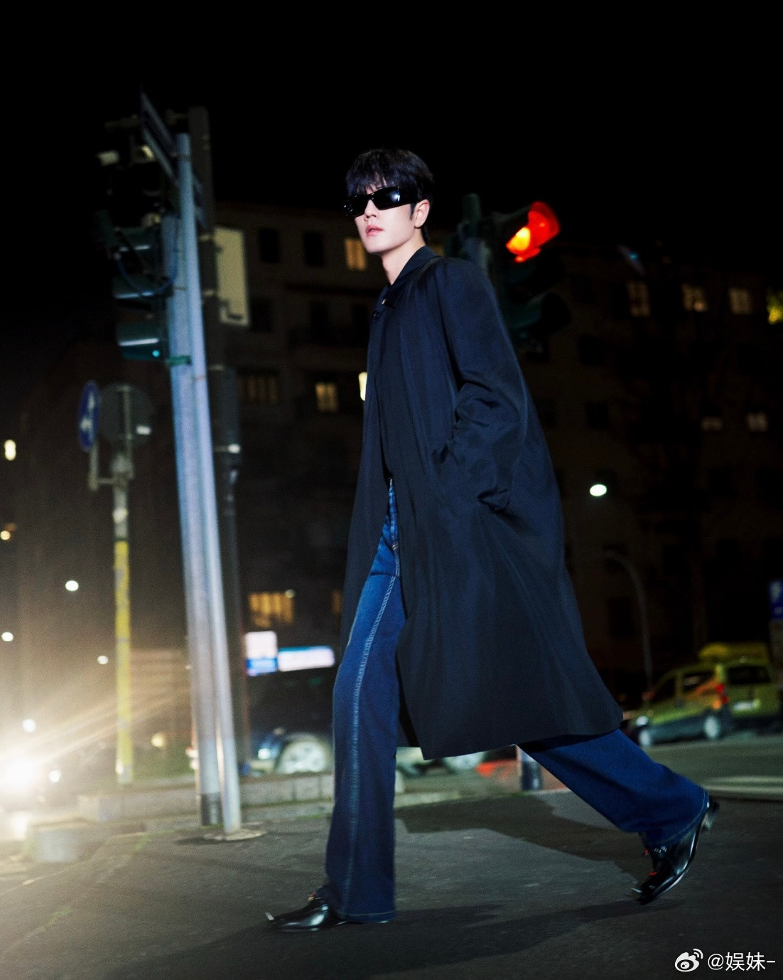 肖战商业价值夯爆了，包，眼镜，皮带，裤子，外套，鞋真的让人很有购买欲