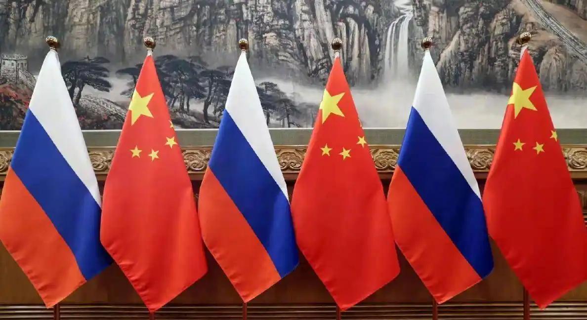 拉夫罗夫在叶卡捷琳堡撂了句话，我盯着看了三遍。他说“中美国”不靠谱。这个词一