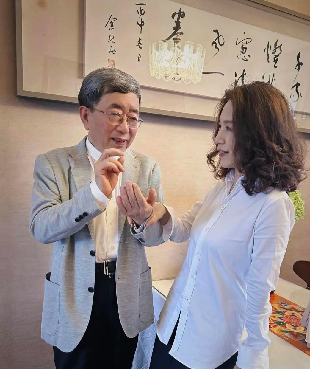 余秋雨乃大才子，颇具文人风骨，马兰为一代名伶。她钟情才子，本也在情理之中。只是她