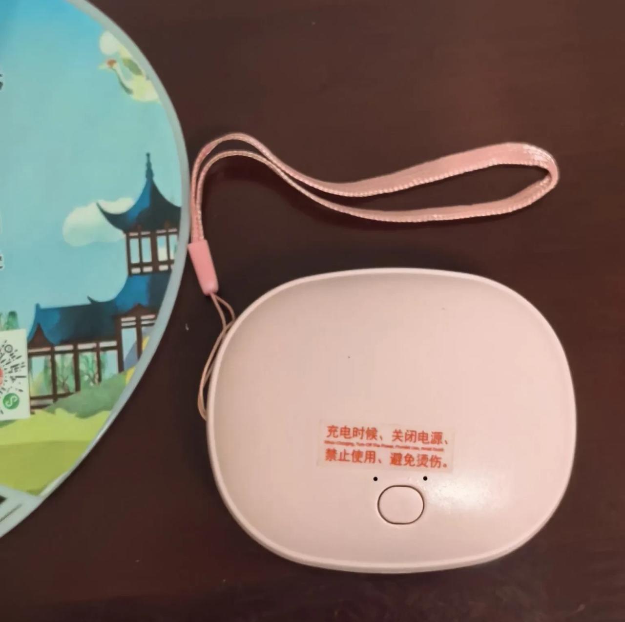 昨天晚上我赶紧把我的三个充电宝都找出来，不敢用了！民航局昨天发布紧急通知，从明