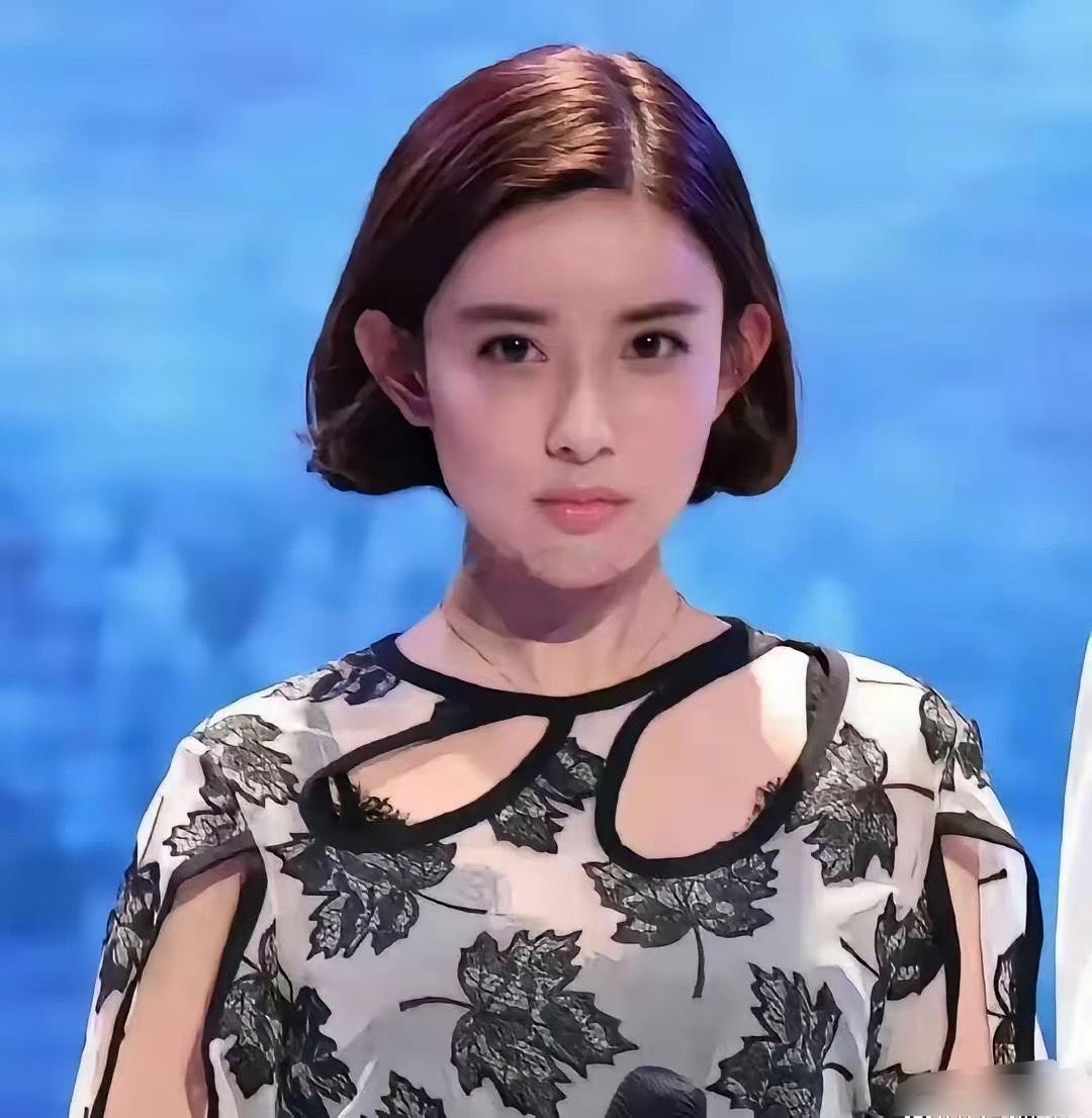 孟子义刚出道前就这样，肯定没整容。可为什么那么多人非说她整了？我实在搞不懂。