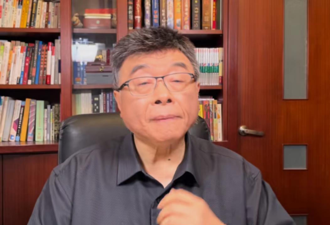 解放军出现重大变故后，台岛担忧武统提前！邱毅：大陆的鹰派上来了麻烦看官老爷们