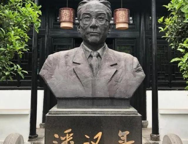 1955年，时任上海市副市长的潘汉年在北京开会期间遭到逮捕，随后神秘“失踪”。直