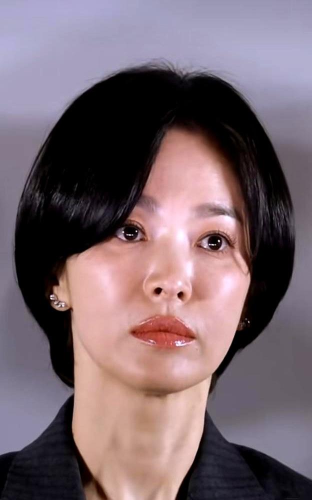 这张照片说明一个现实问题，。当初宋仲基急着要组建家庭生孩子，可她那时候事