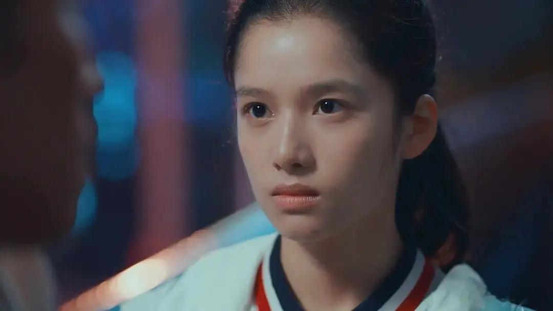 张婧仪离开精致妆造跟普通人有什么区别