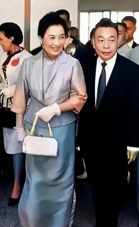 比演员漂亮多了1968年71岁的宋美龄出席活动真实相貌，