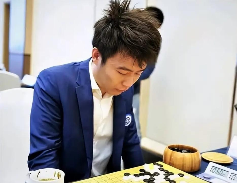 孙腾宇~大棋士七段黑马第5届湾区杯中国围棋大棋士赛的本赛首轮角逐可以说是冷
