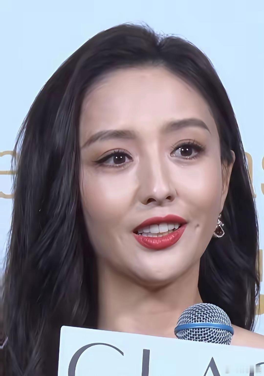 佟丽娅真的越看越好看，五官精致又有韵味，颜值一直稳稳在线～