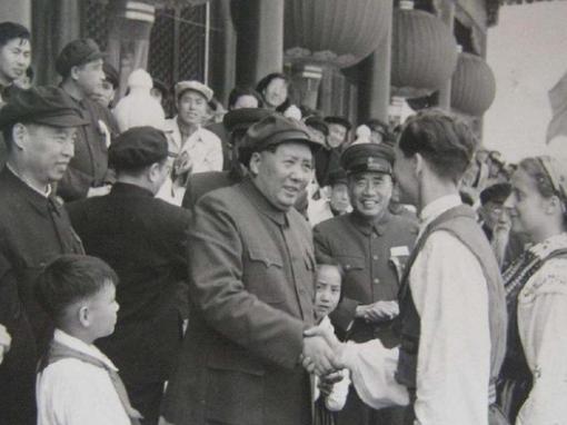 毛主席去世五年后，李敏接到中央办电话，让她去处理下“遗产”问题，李敏纳闷起来，父