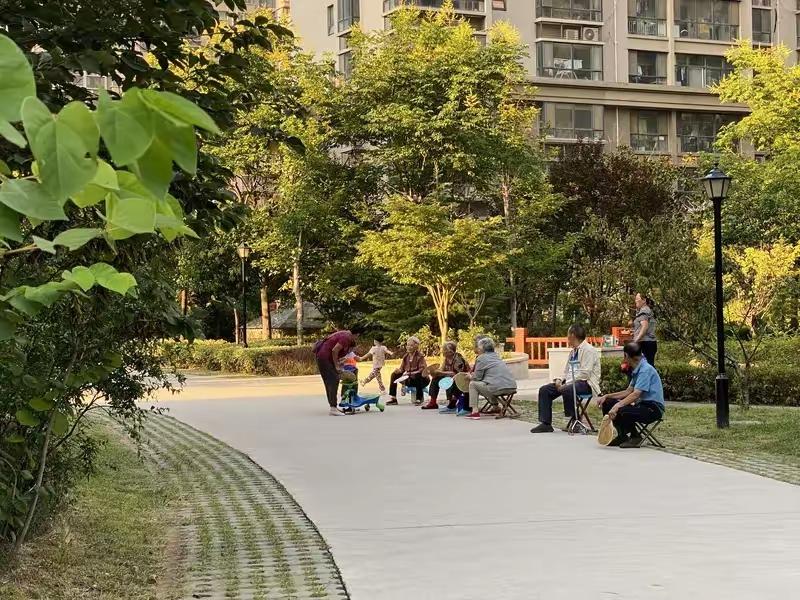 上海83岁奶奶住养老院8年，坦言：住得舒服，我肯定住到老现在不少人一说起养