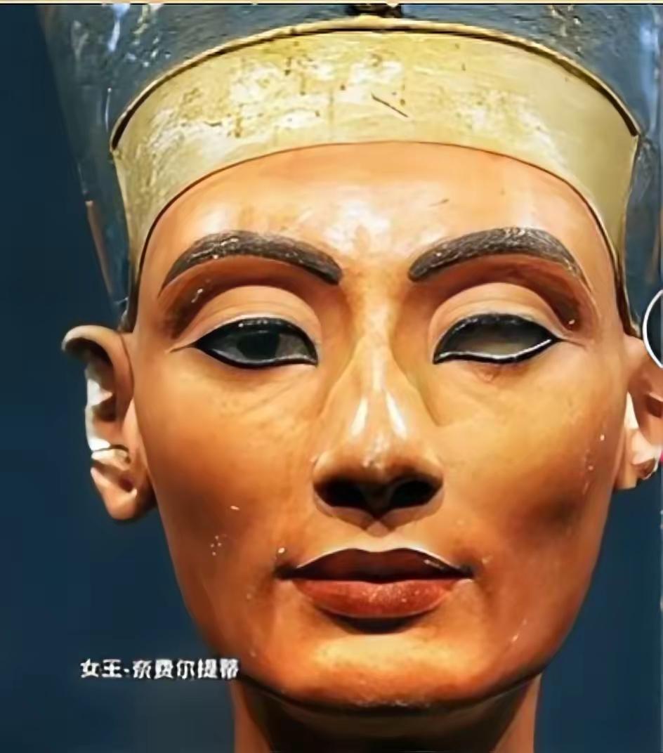 各种留存下来的古埃及人石像，从面部看就是典型的东亚黄种人，既没有欧美人的高鼻深目