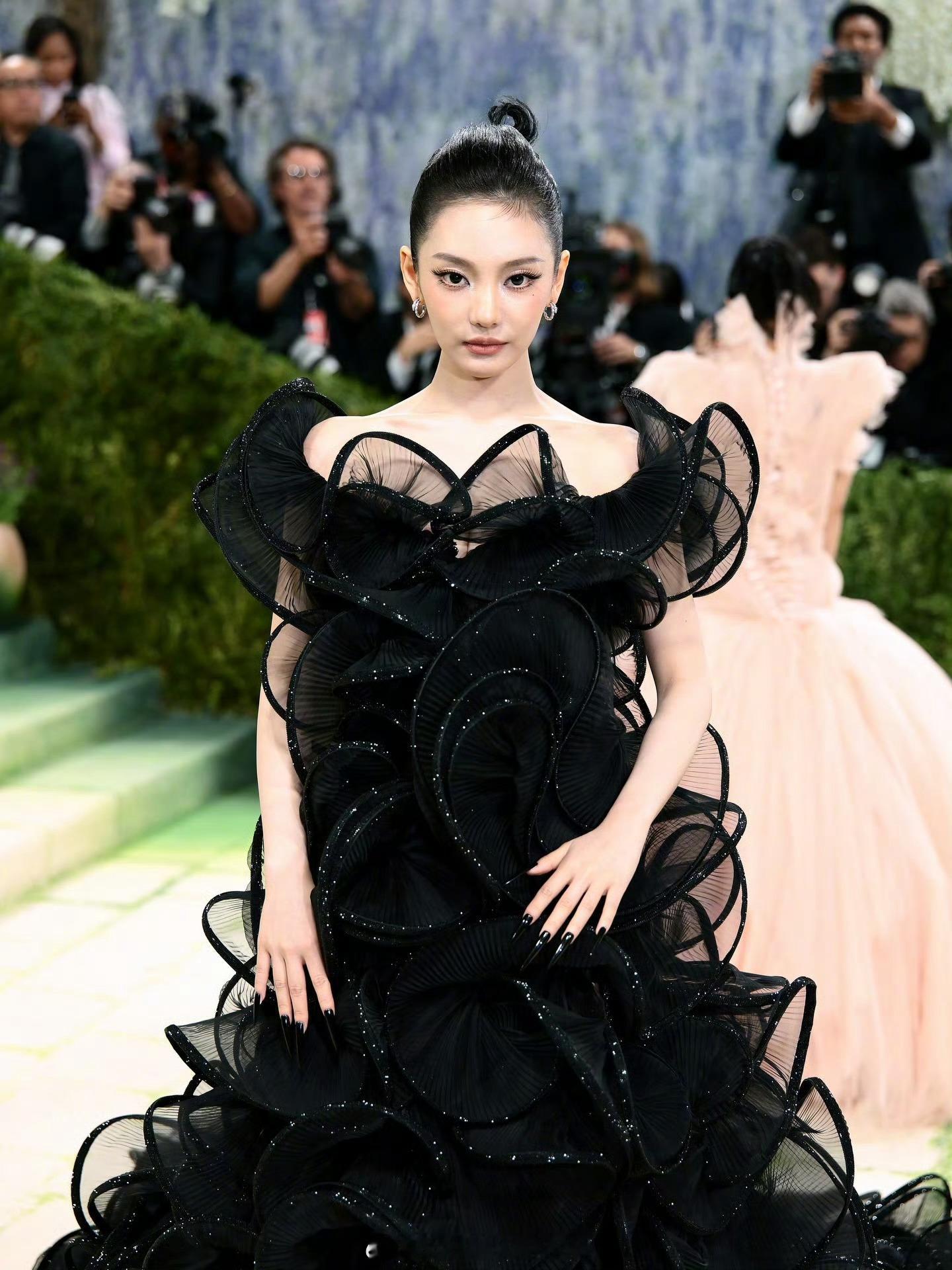 MOK_StarStyle2026MetGala华人造型盘点蔡徐坤in