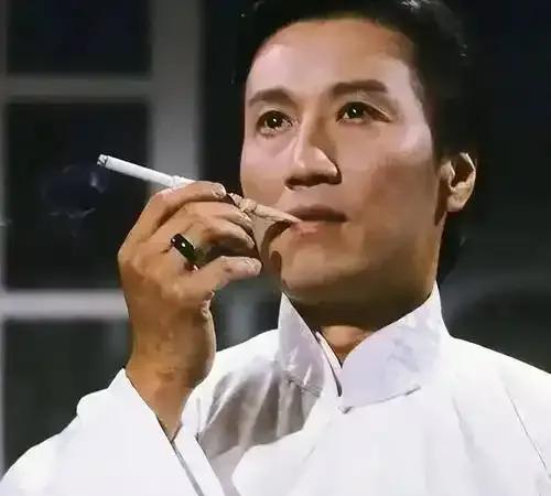 88岁的谢贤已安排好后事，令人意外的是，他更牵挂前儿媳张柏芝母子。谢贤将大部分遗