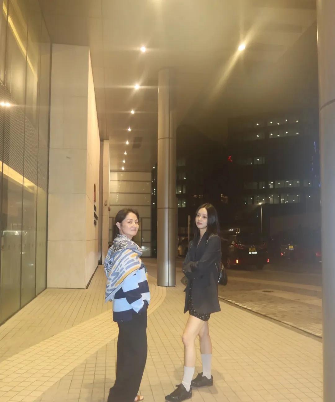 李惠利，脚上的袜子换一换就好了。