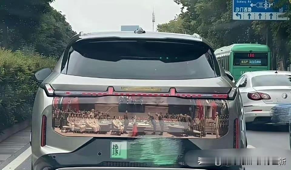 正常的中国人看了啥事没有，狗看了一定会觉得不舒服！