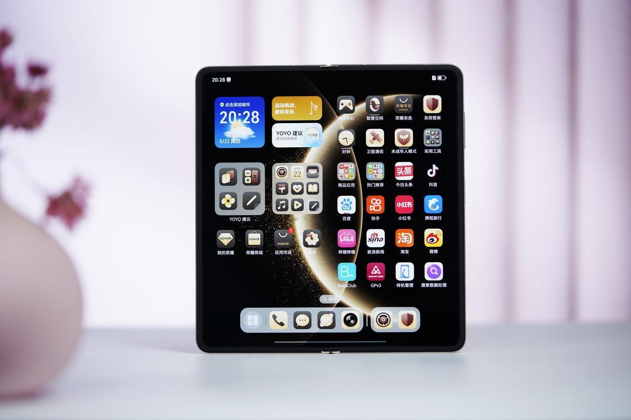 【荣耀MagicV6核心配置出炉】今天，有数码博主曝光了荣耀MagicV6的