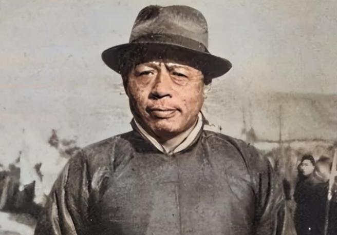 1944年，山东郓城的大街小巷贴满了布告：八路军"赤匪"陈克已被枪毙。同志们悲痛