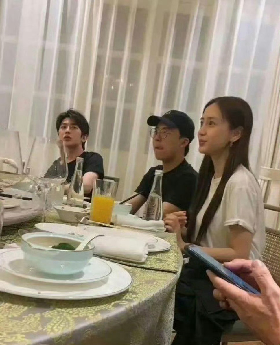原来明星私下的饭局，都是素颜的状态