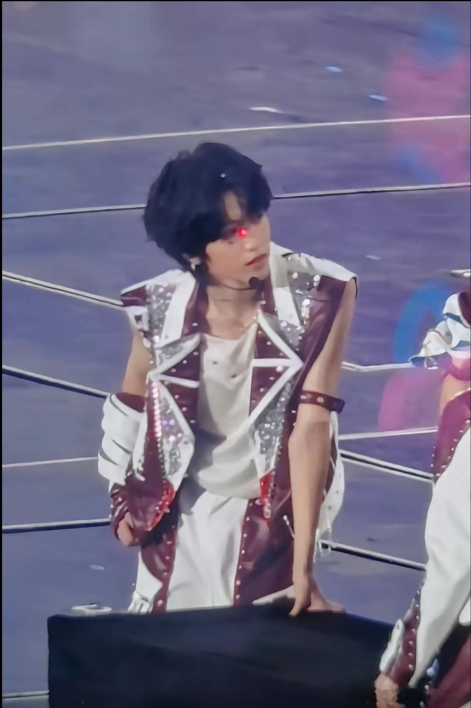 #张桂源#关于张桂源演唱会遭激光笔照射事件的严正声明2026年8月13日，张桂源演唱会期间遭个别观众
