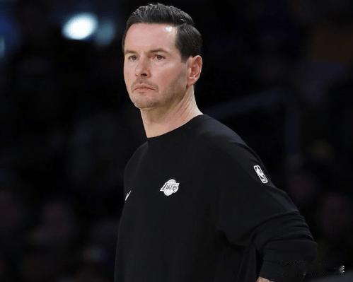 蒂格预测雷迪克帅位不稳，下赛季恐遭湖人解雇！近日，前NBA球员杰夫·蒂格在一