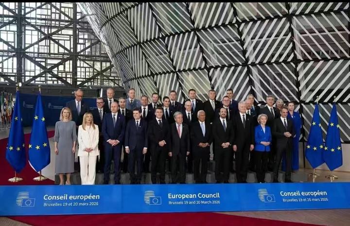 泽连斯基终于吞下了自己酿下的“恶果”。欧盟未通过900亿欧元援乌贷款。原本泽连斯