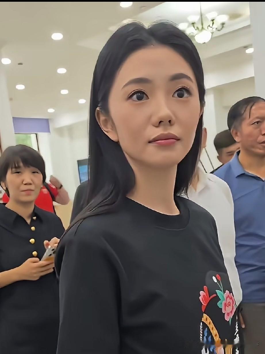 随着电视剧《主角》的热播，刘浩存真的火起来了，她的成功一半得益于她的美仑美奂的戏