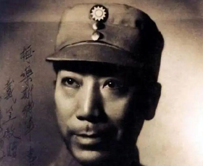1956年，毛人凤突然暴毙在台北家中，几天后，他的妻子向影心，没等丧期结束，提着