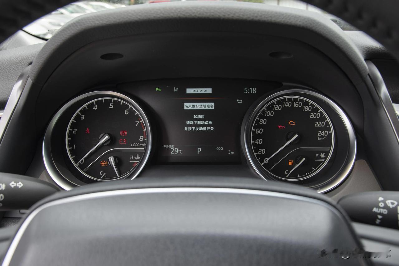 你们认为是传统的机械仪表盘好还是现在的大屏好？个人觉得还是传统机械仪表盘好，稳