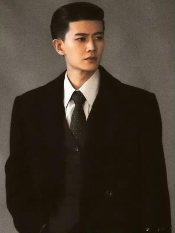 风与潮开机特辑1941年12月香港沦陷后，澳门成为各国战略物资中转交换的重要港口