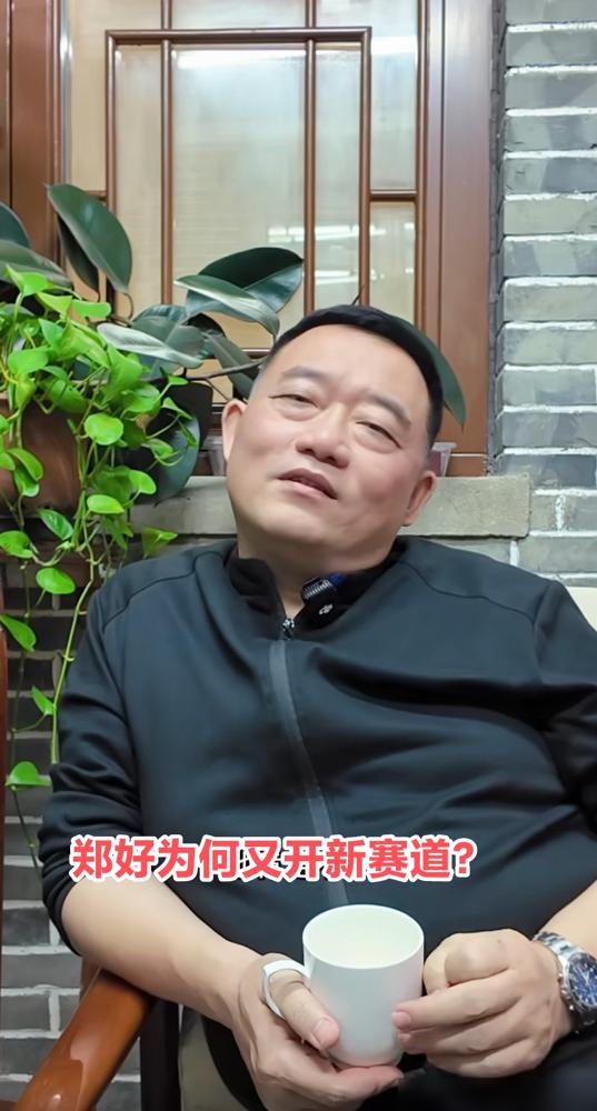 52岁的郑好，德云社干了20年，竟靠直播干到抖音48名。谁能想到，这个昔日的