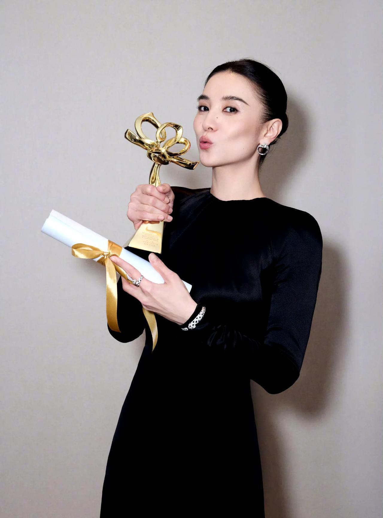 宋佳6部最好的戏第6名《师父》上映时间2015年，豆瓣评分8.2，这里的宋佳是