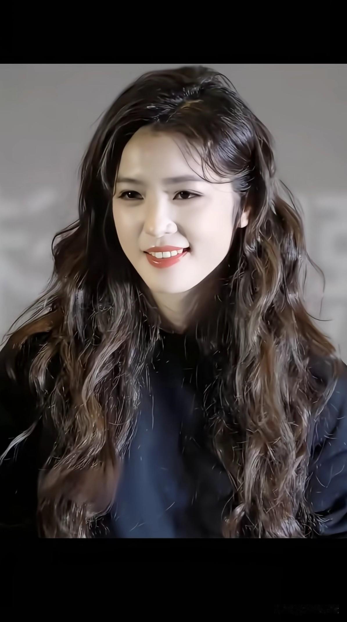 李云霄这种漂亮、自信、聪慧型的才女，应该是很多男生心中的白月光吧！