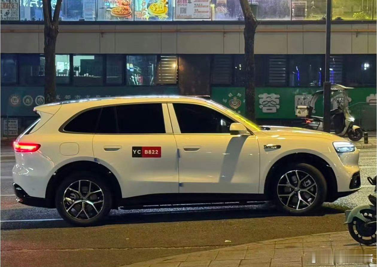 问界M6不用看效果图了妥妥的超低体脂好身材，保证没肥肉、不油腻。这样的进化方向，