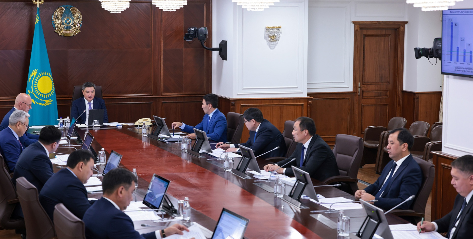 在托卡耶夫总统的指示下，哈萨克斯坦总理沃勒扎斯·别克帖诺夫23日召开会议，探讨推