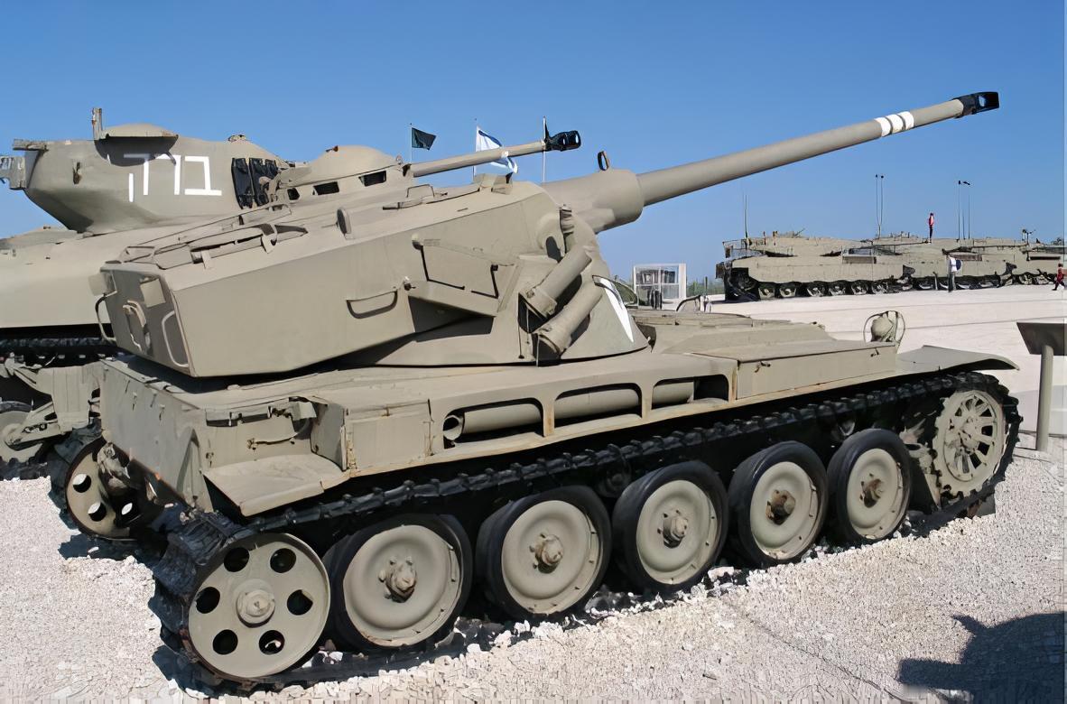 法国AMX-13轻型坦克AMX-13坦克是法国于20世纪50年代研制的轻型坦克，