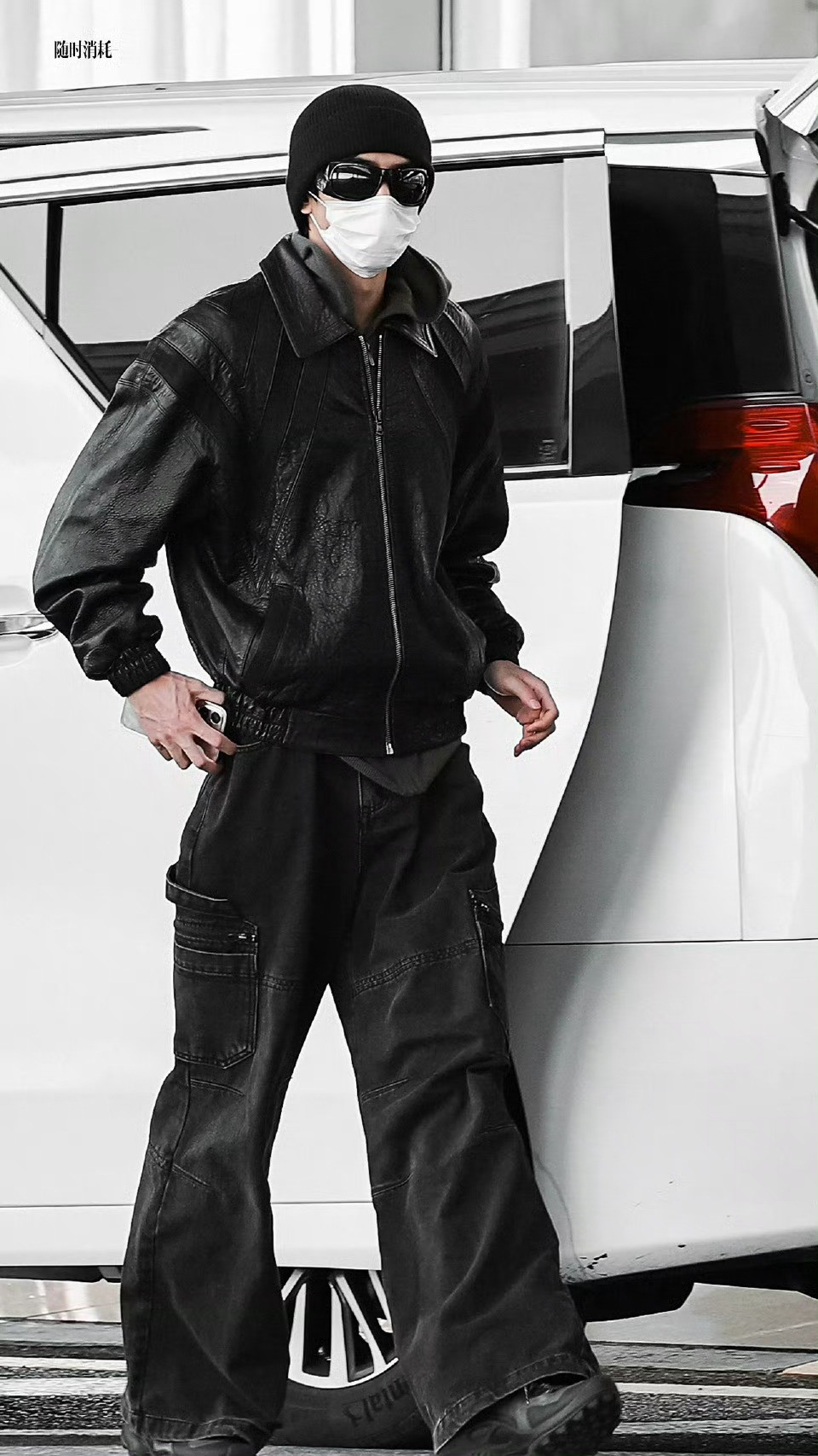 虽然我挺不喜欢皮衣的，但不得不承认这样穿很man