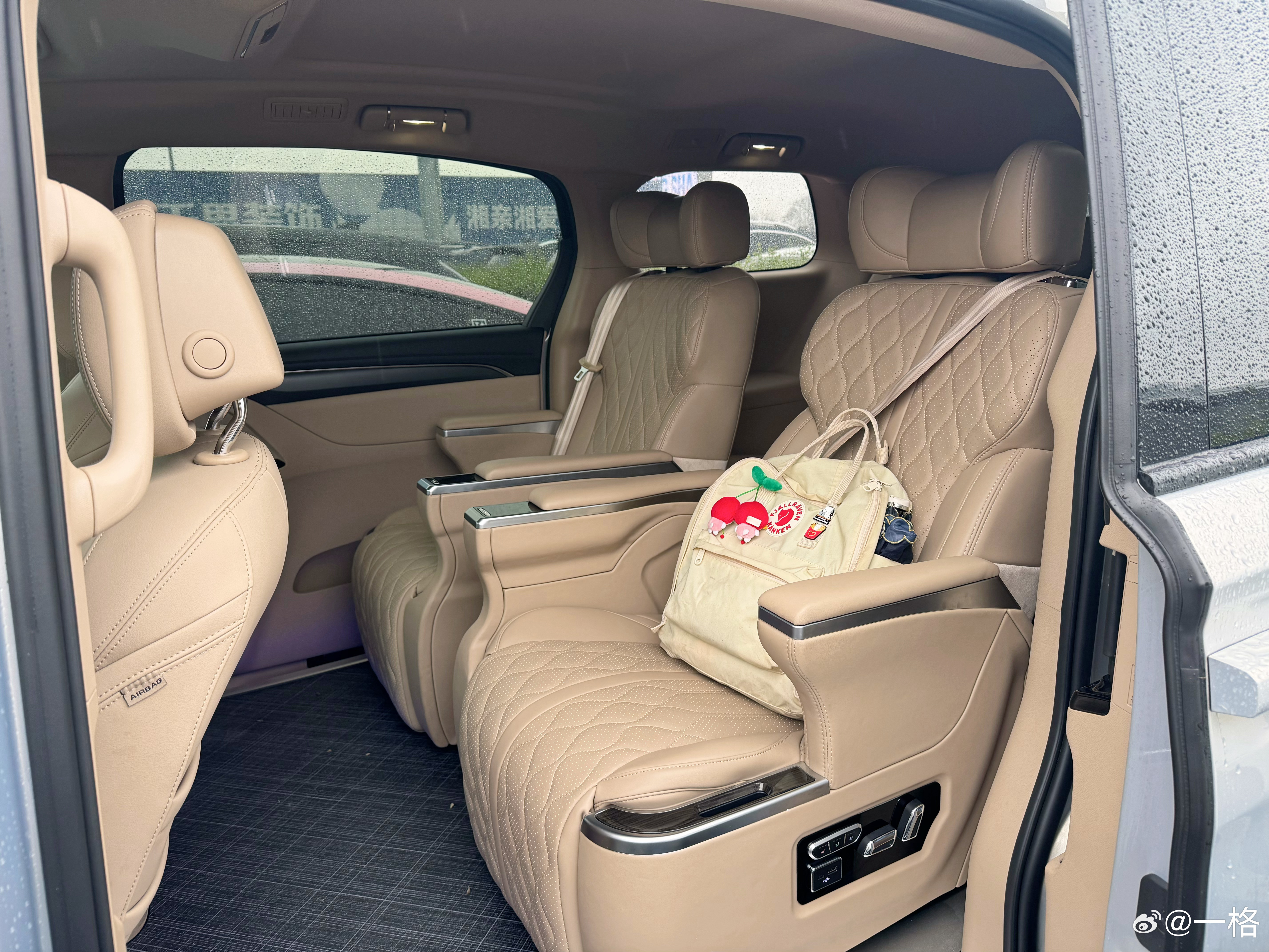 到长沙啦，今天接机舒服了，到酒店一个小时，可以躺着去长沙