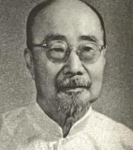 周作人因当汉奸被判枪毙，被胡适等人救下，改判坐牢，49年出狱后曾决定去台湾，后写