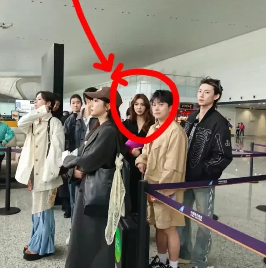 太心酸！没想到曾经的！如今居然这么落魄了，怎么这么快就过气了！见到她的时候哈哈我